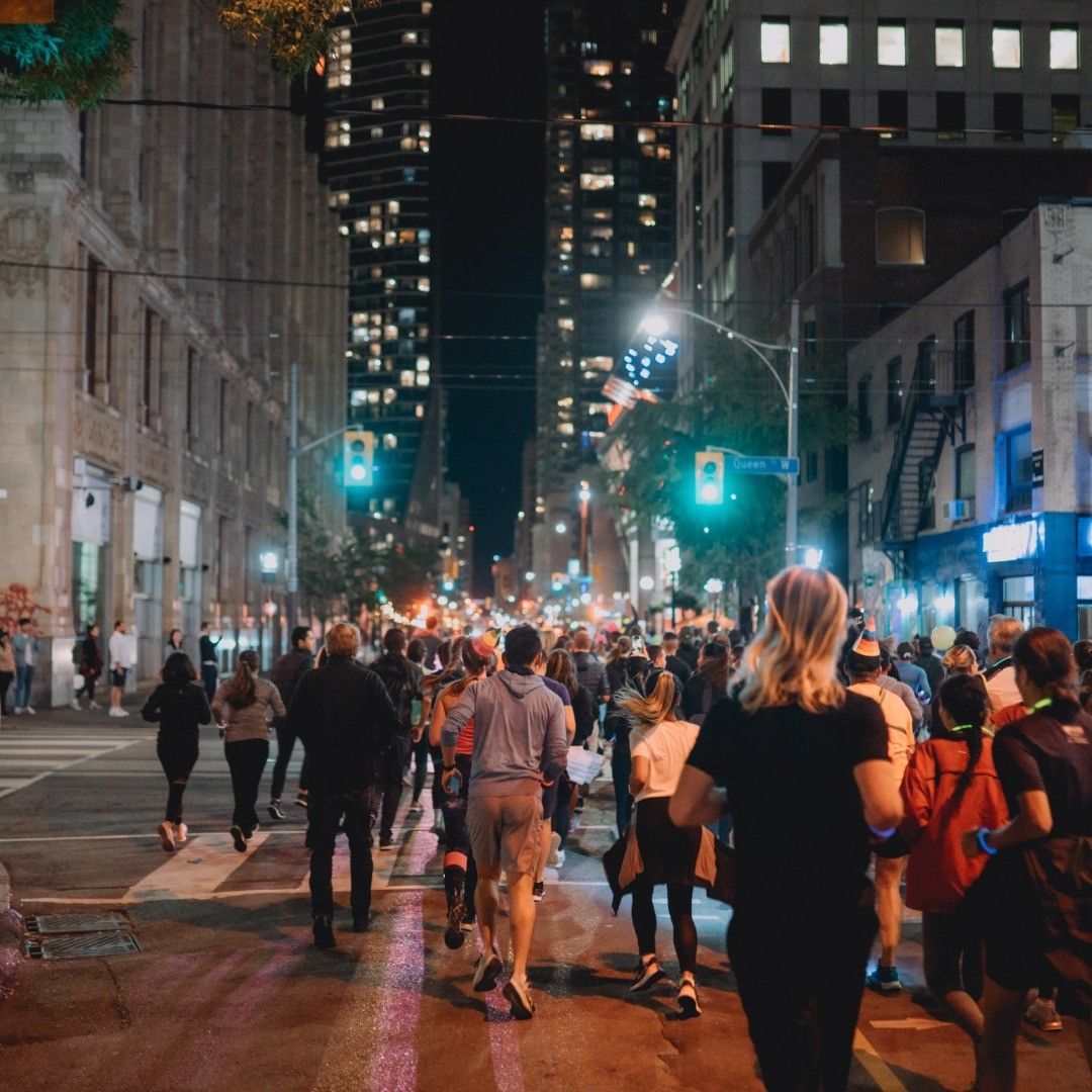 Midnight runners running through the city 